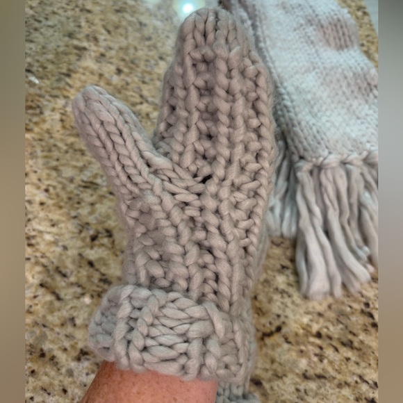 NWT 2 Pc Set Universal Thread Hand Knit Chunky Braided Scarf & Mittens OS - Picture 8 of 11